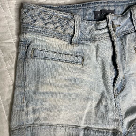 Kendall & Kylie Jean Shorts - Picture 3 of 5